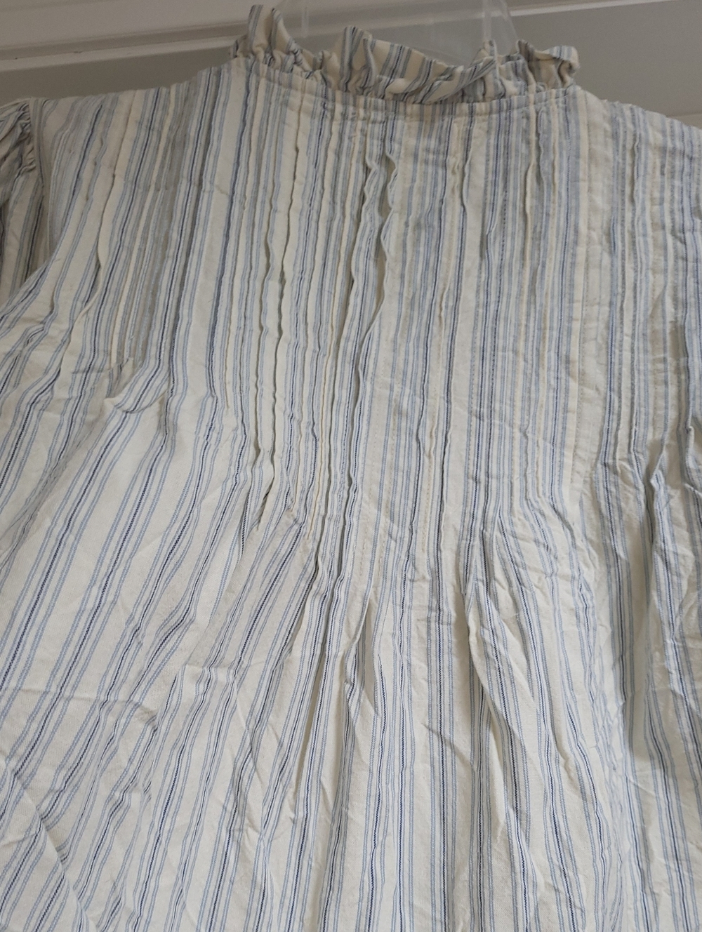 Doen Darien Top In Chambray Stripe - Blues & Natural - Pintucks Rickrack Ruffles - Picture 4 of 12